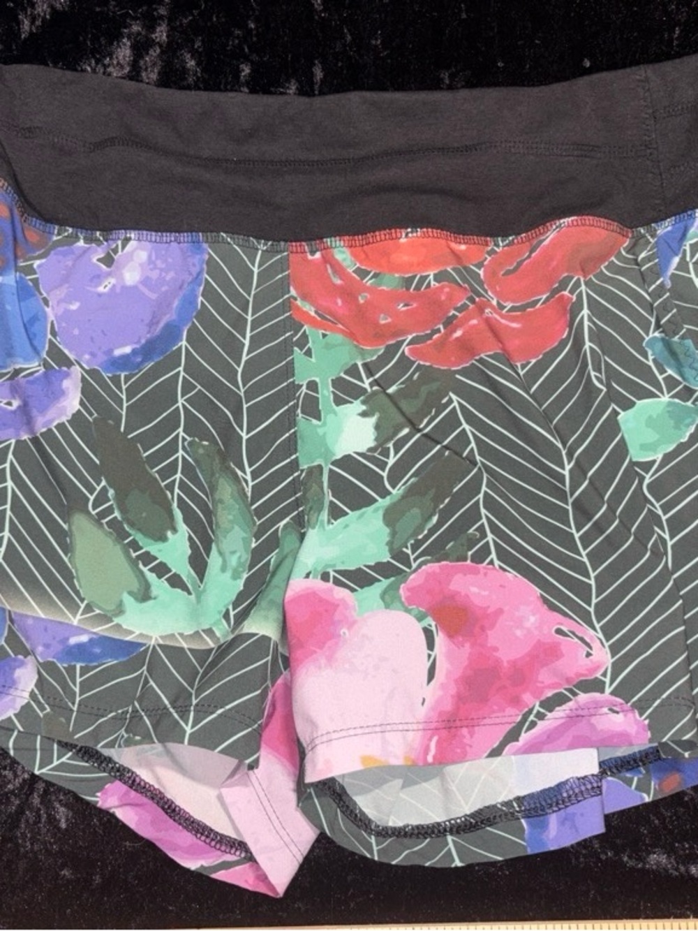 Tasc Performance Athletic Running Shorts Floral Botanical Print Medium EUC